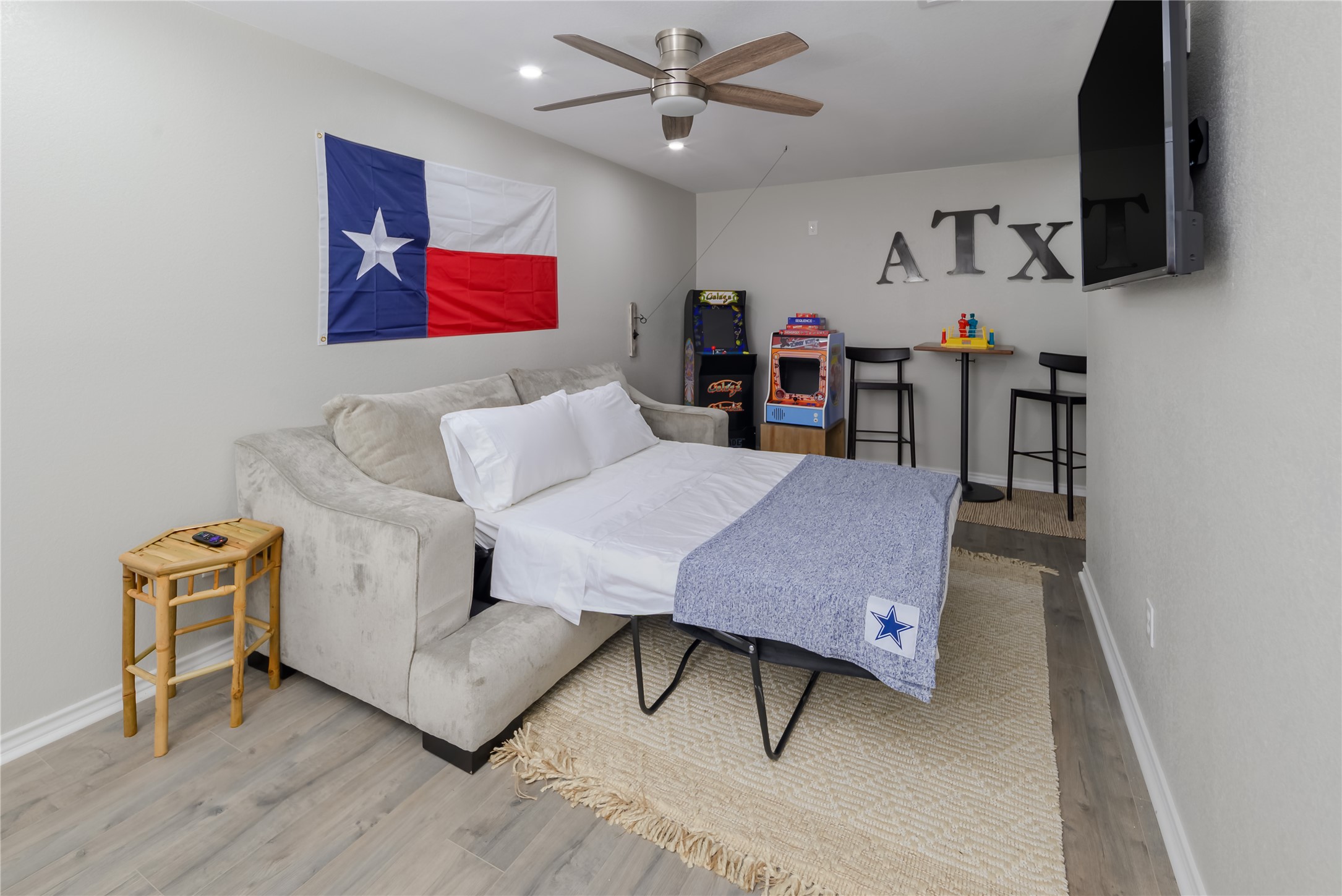 1651 Chippeway Lane Austin, TX 78745 - Photo 21 of 26 a living room with furniture and a flat screen tv