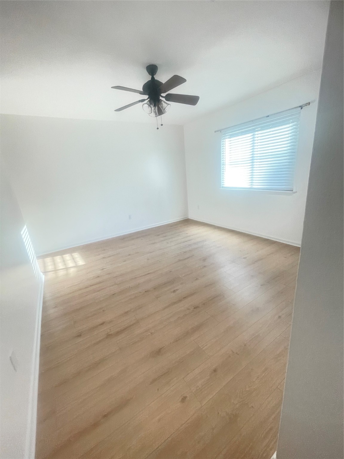 701 Rosedale Street, Unit H Houston, TX 77006 - Photo 7 of 20 an empty room with windows and fan