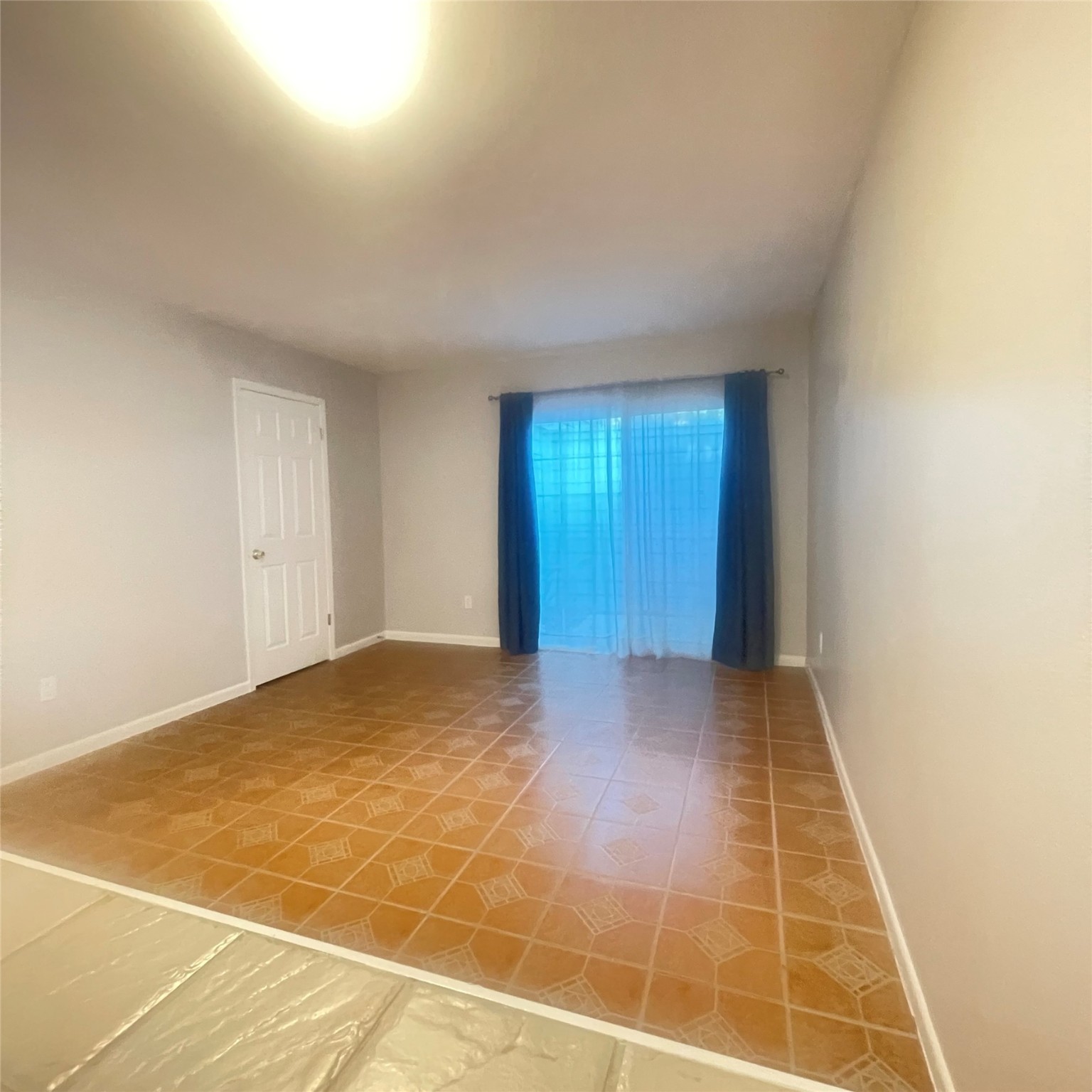 701 Rosedale Street, Unit H Houston, TX 77006 - Photo 10 of 20 a view of an empty room