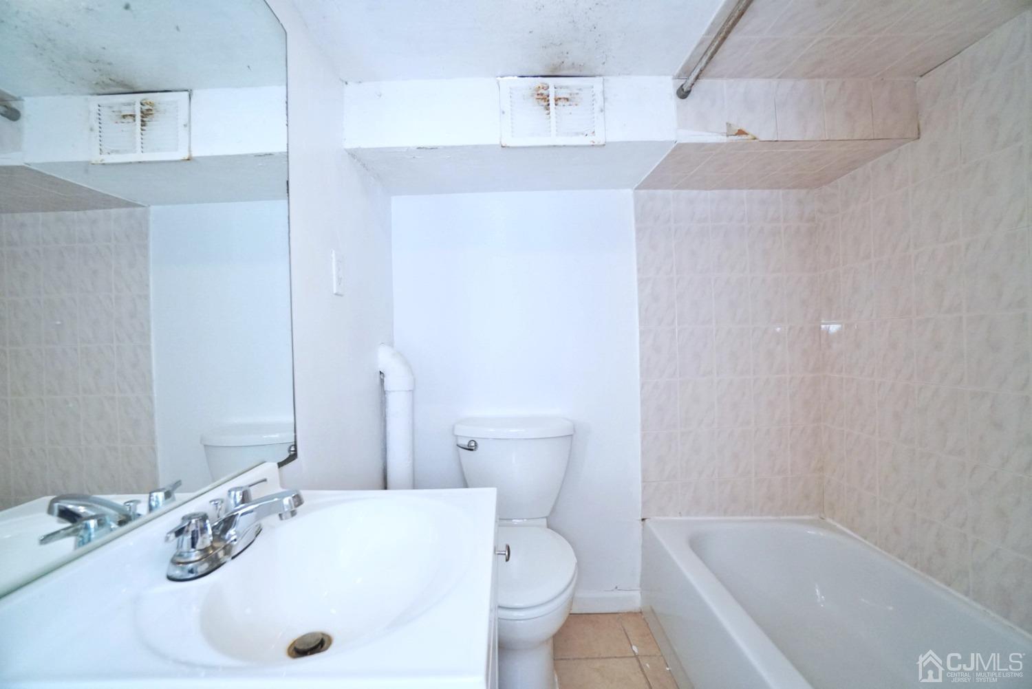 1144 Raritan Avenue Highland Park, NJ 08904 - Photo 29 of 33