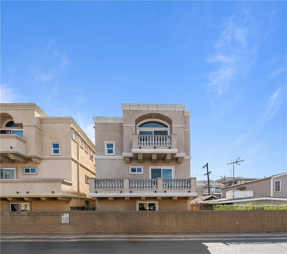 a large building with a view of multiple house