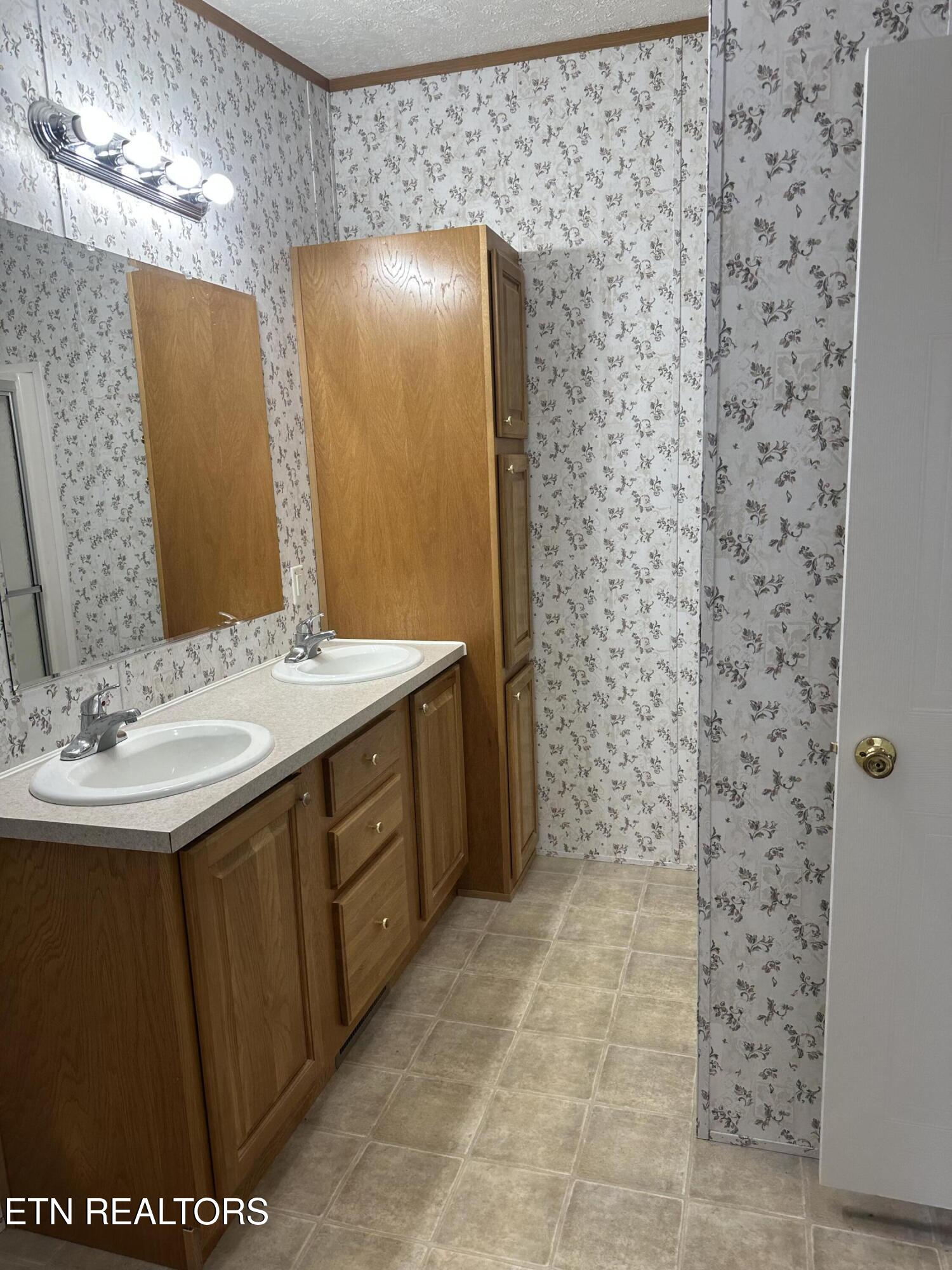 165 Redmond Road Pineville, KY 40977 - Photo 19 of 25 IMG_1898