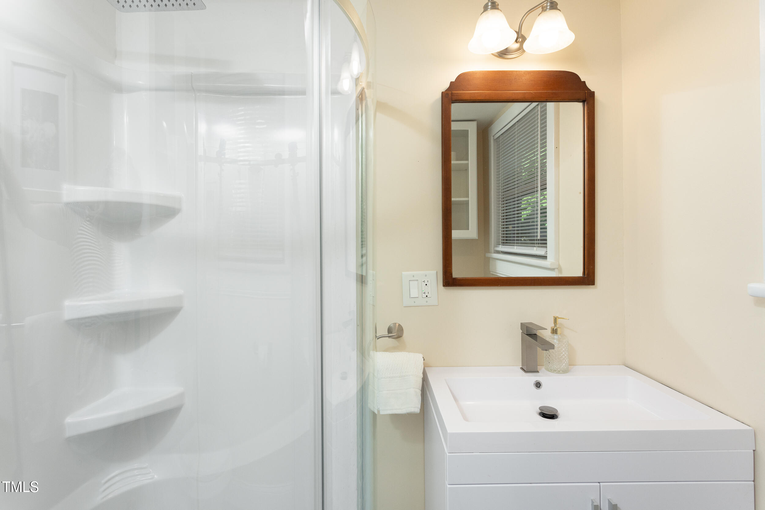 126 Barclay Road Chapel Hill, NC 27516 - Photo 30 of 39 a bathroom with a sink and a mirror