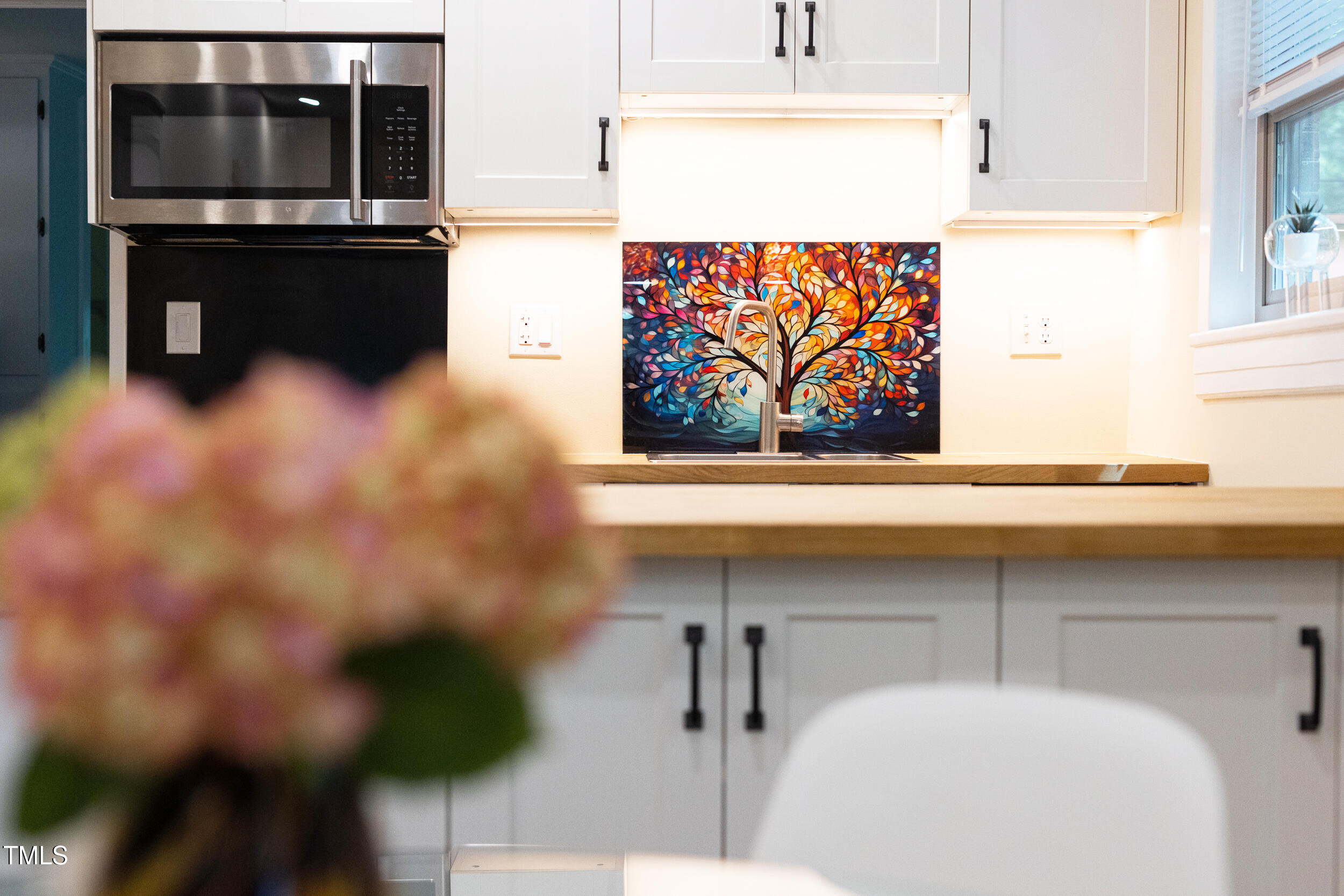 126 Barclay Road Chapel Hill, NC 27516 - Photo 8 of 39 a view of a living room