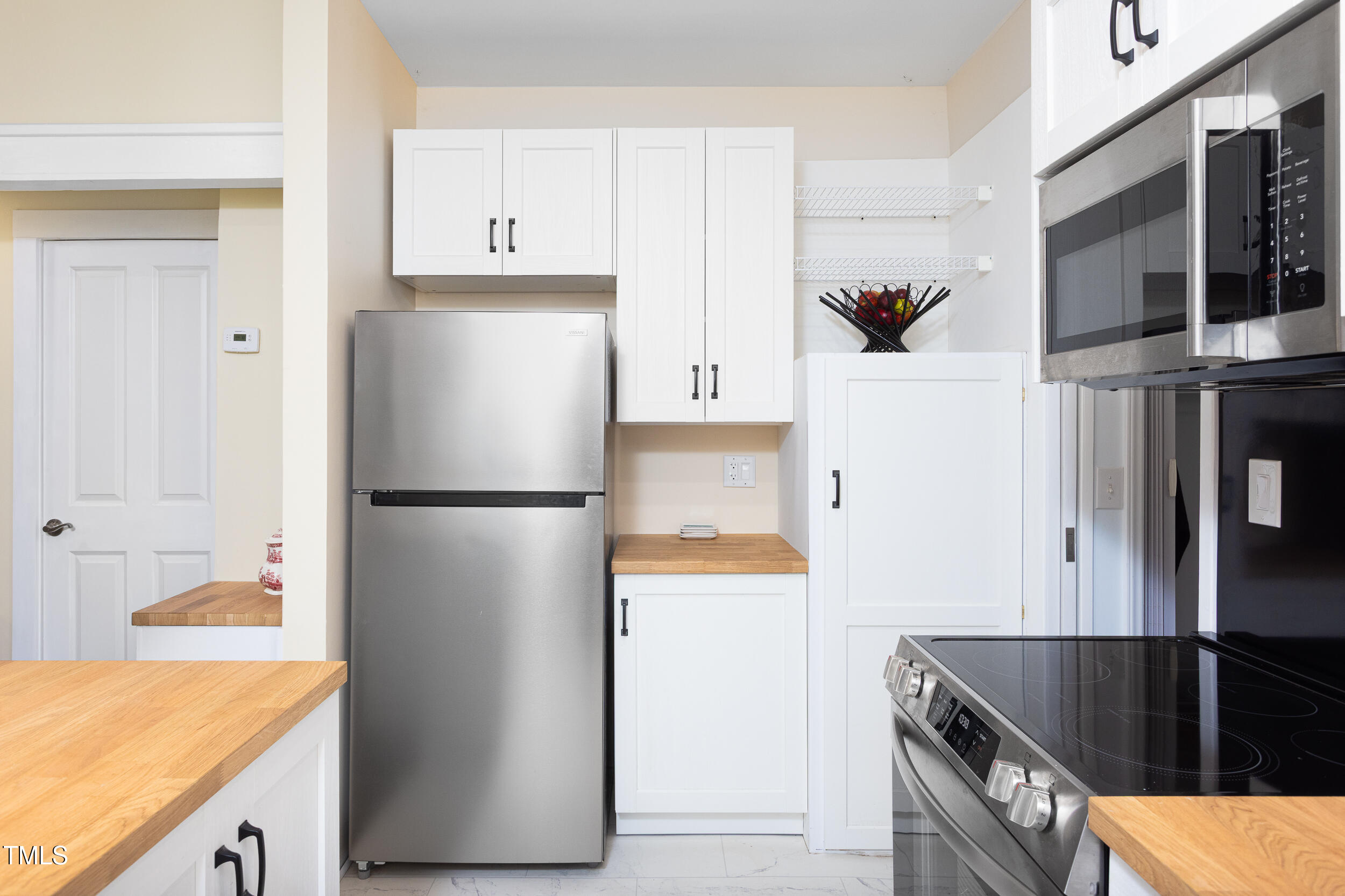 126 Barclay Road Chapel Hill, NC 27516 - Photo 9 of 39 a kitchen with stainless steel appliances granite countertop a refrigerator and a sink