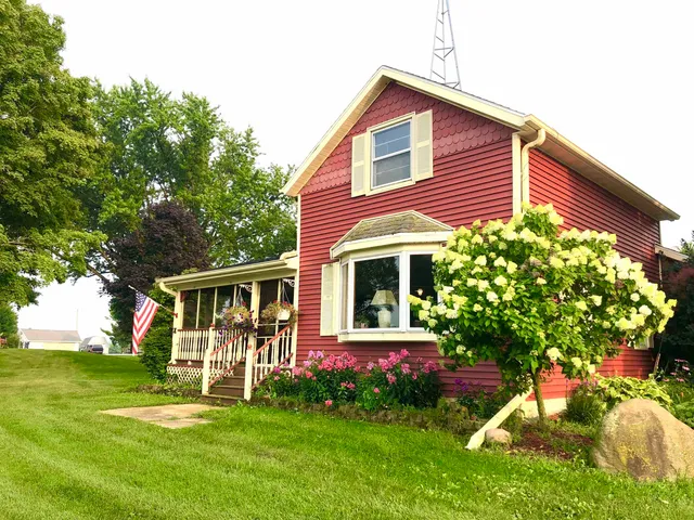 $274,900 | W7316 County Rd F, Oakfield, WI 53065