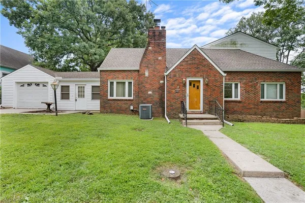 $285,000 | 11219 Evans Street, Sugar Creek, MO 64054