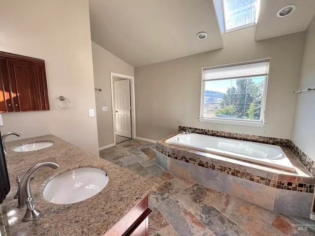 $1,274,000 | 1030 Reams Road, Moscow, ID 83843