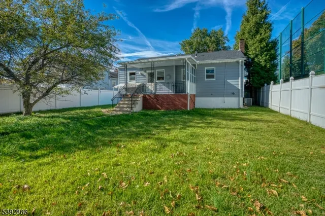 a view of a yard with a house