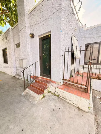 $2,300 | 125 Southwest 19th Avenue, Unit 2, Miami, FL 33135