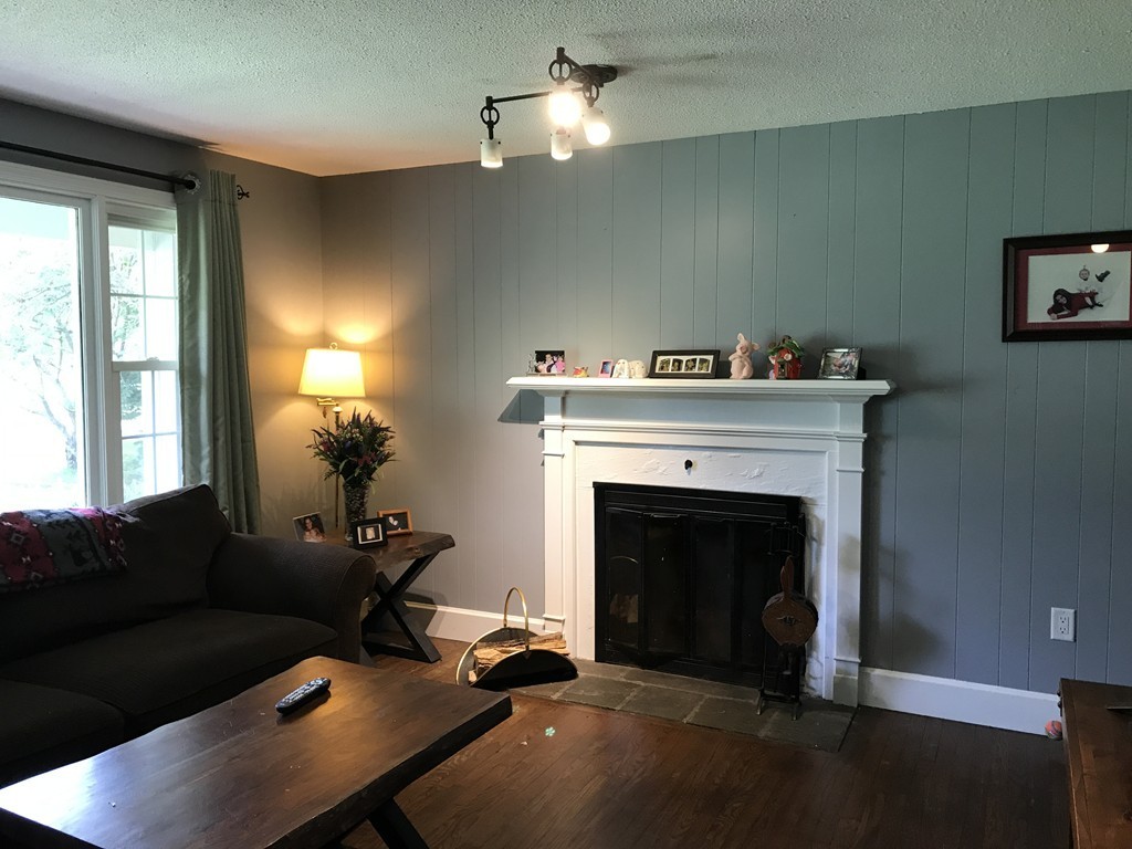73 Acushnet Road Mattapoisett, MA 02739 - Photo 3 of 8 Gallery Image 3