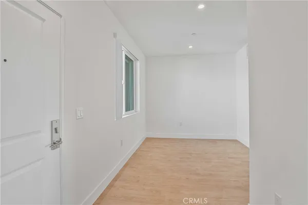 $2,042 | 8750 Sepulveda Boulevard, Unit 407, North Hills, CA 91343