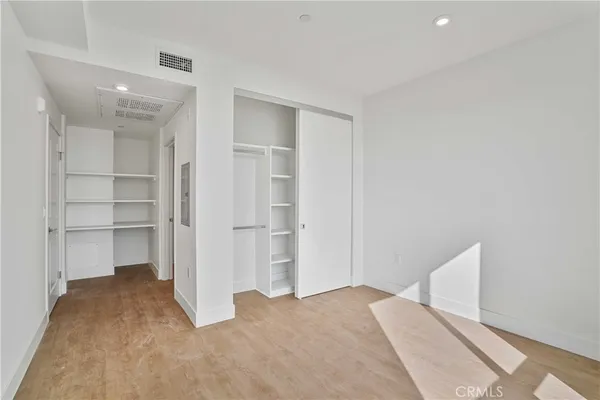 $2,042 | 8750 Sepulveda Boulevard, Unit 407, North Hills, CA 91343