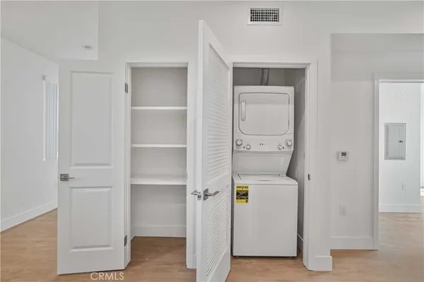 $2,042 | 8750 Sepulveda Boulevard, Unit 407, North Hills, CA 91343