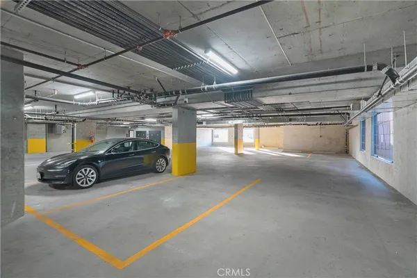 $2,042 | 8750 Sepulveda Boulevard, Unit 407, North Hills, CA 91343