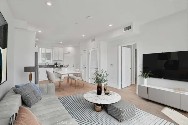 $2,042 | 8750 Sepulveda Boulevard, Unit 407, North Hills, CA 91343
