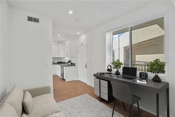 $2,042 | 8750 Sepulveda Boulevard, Unit 407, North Hills, CA 91343