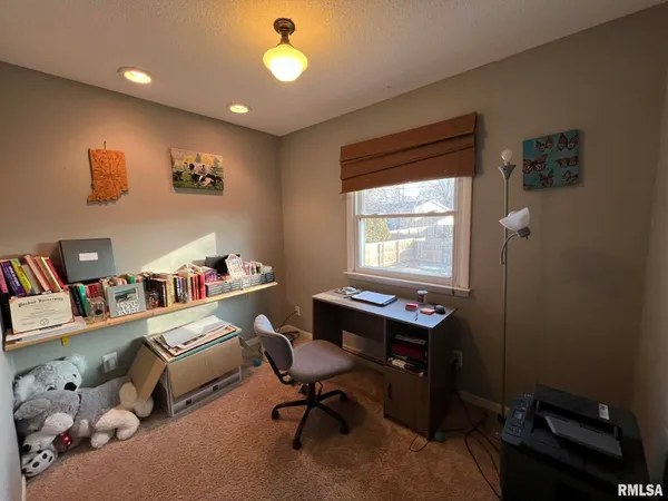 $185,000 | 292 Jana Road, Macomb, IL 61455