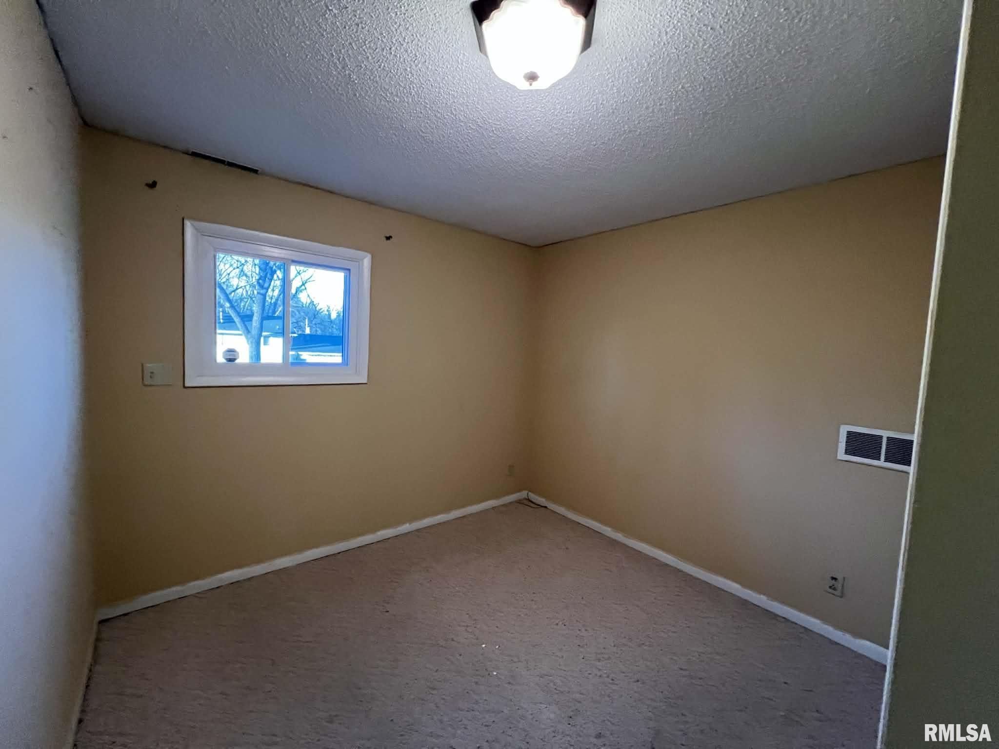 292 Jana Road Macomb, IL 61455 - Photo 18 of 23