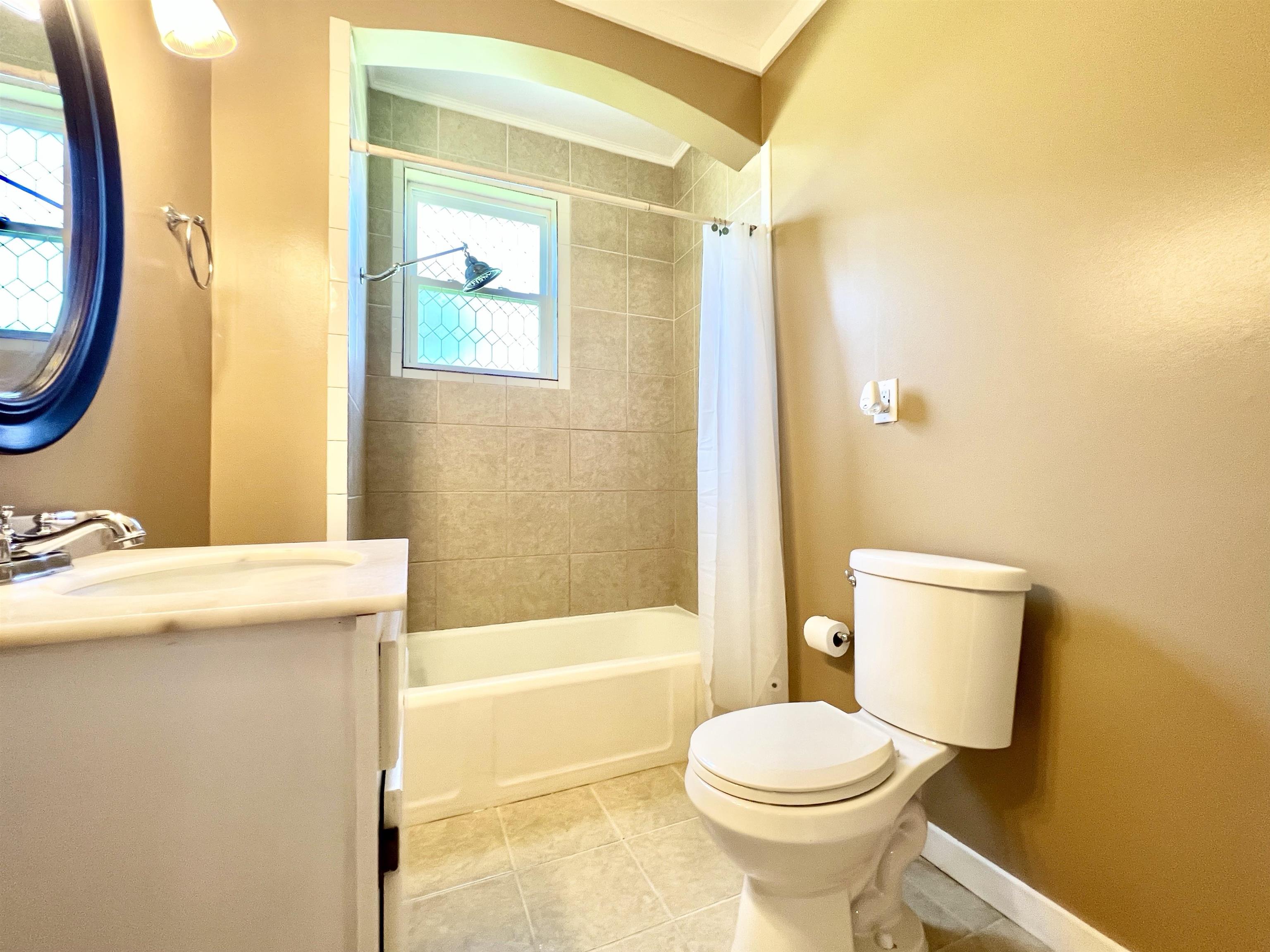 16852 Black Devine Road Loxley, AL 36551 - Photo 13 of 24 Hallway Bath