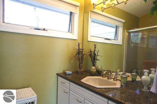 13718 Bluff Road Traverse City, MI 49686 - Photo 9 of 24 1734198-8.JPG