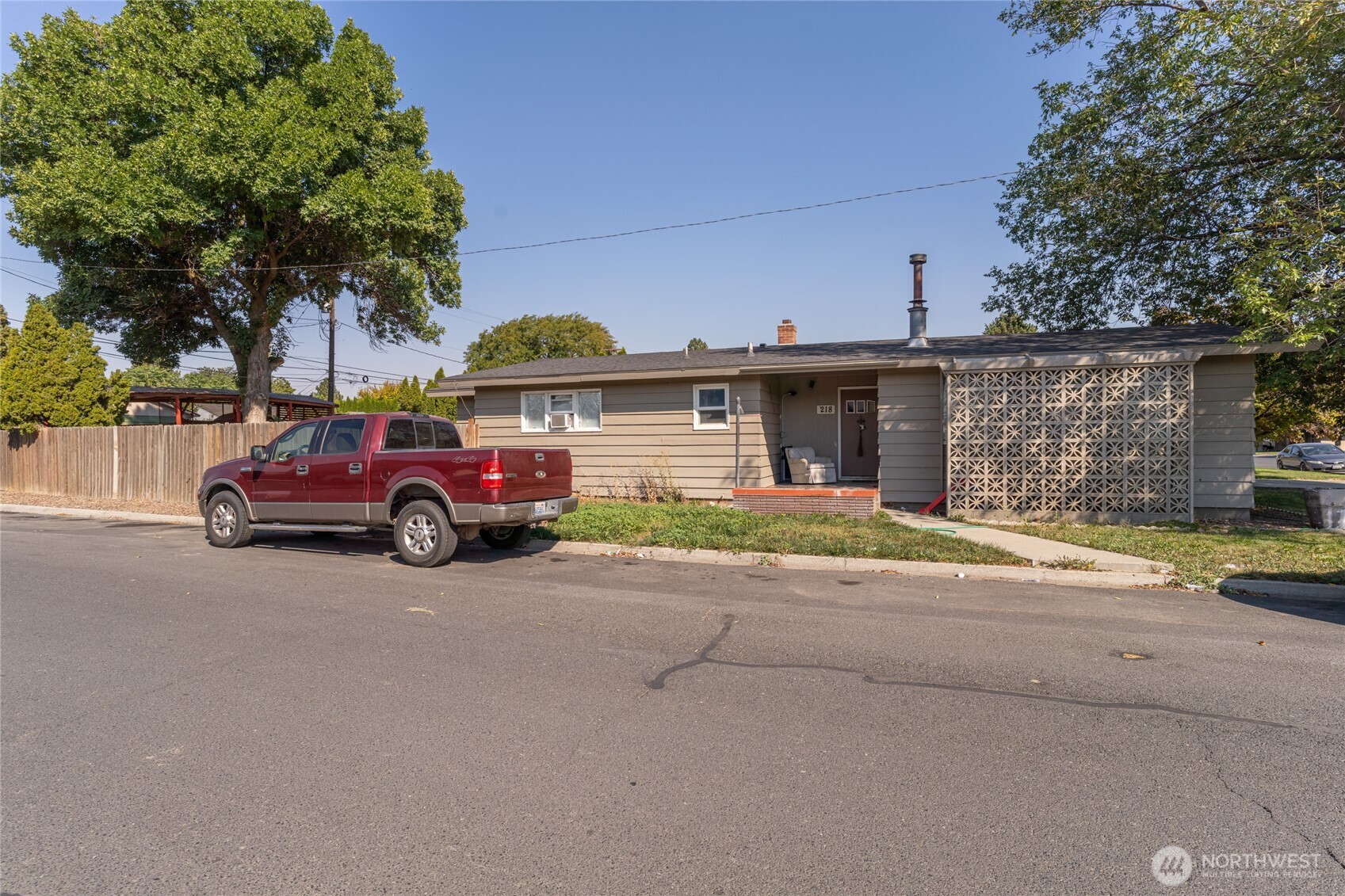 218 3rd Avenue Southwest Quincy, WA 98848 - Photo 2 of 20 a car parked in front of a house