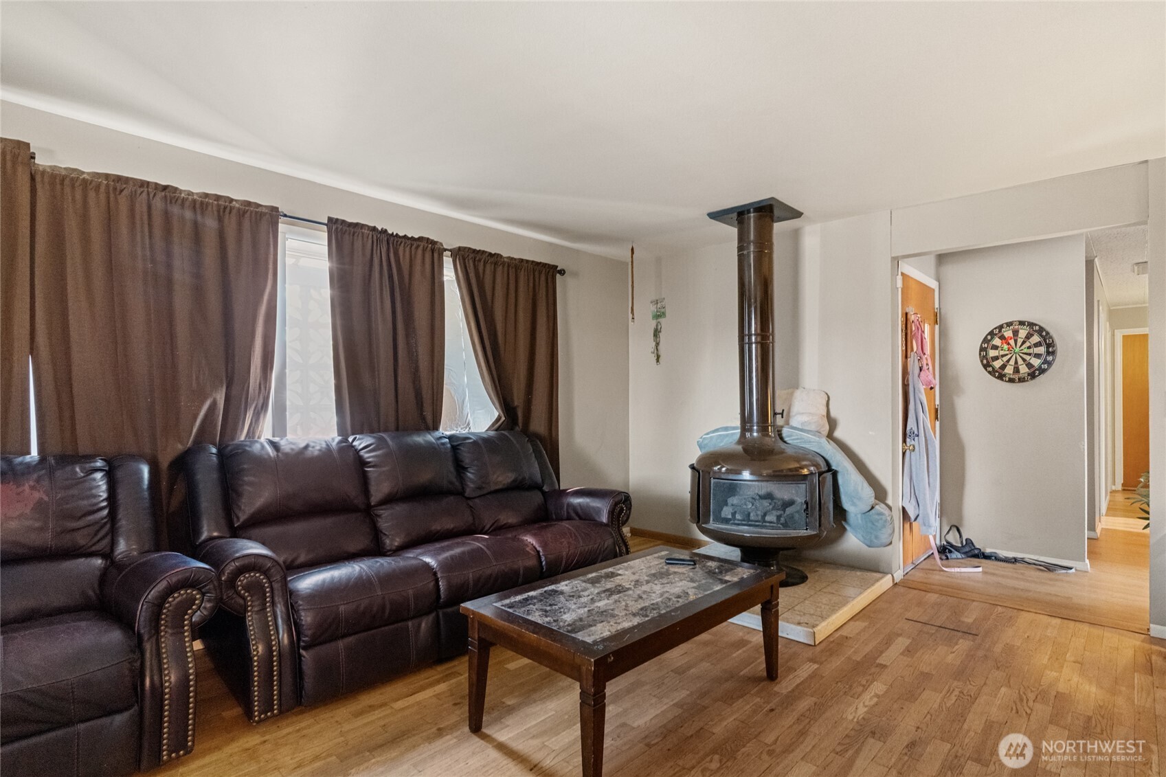 218 3rd Avenue Southwest Quincy, WA 98848 - Photo 6 of 20 a living room with furniture and a window