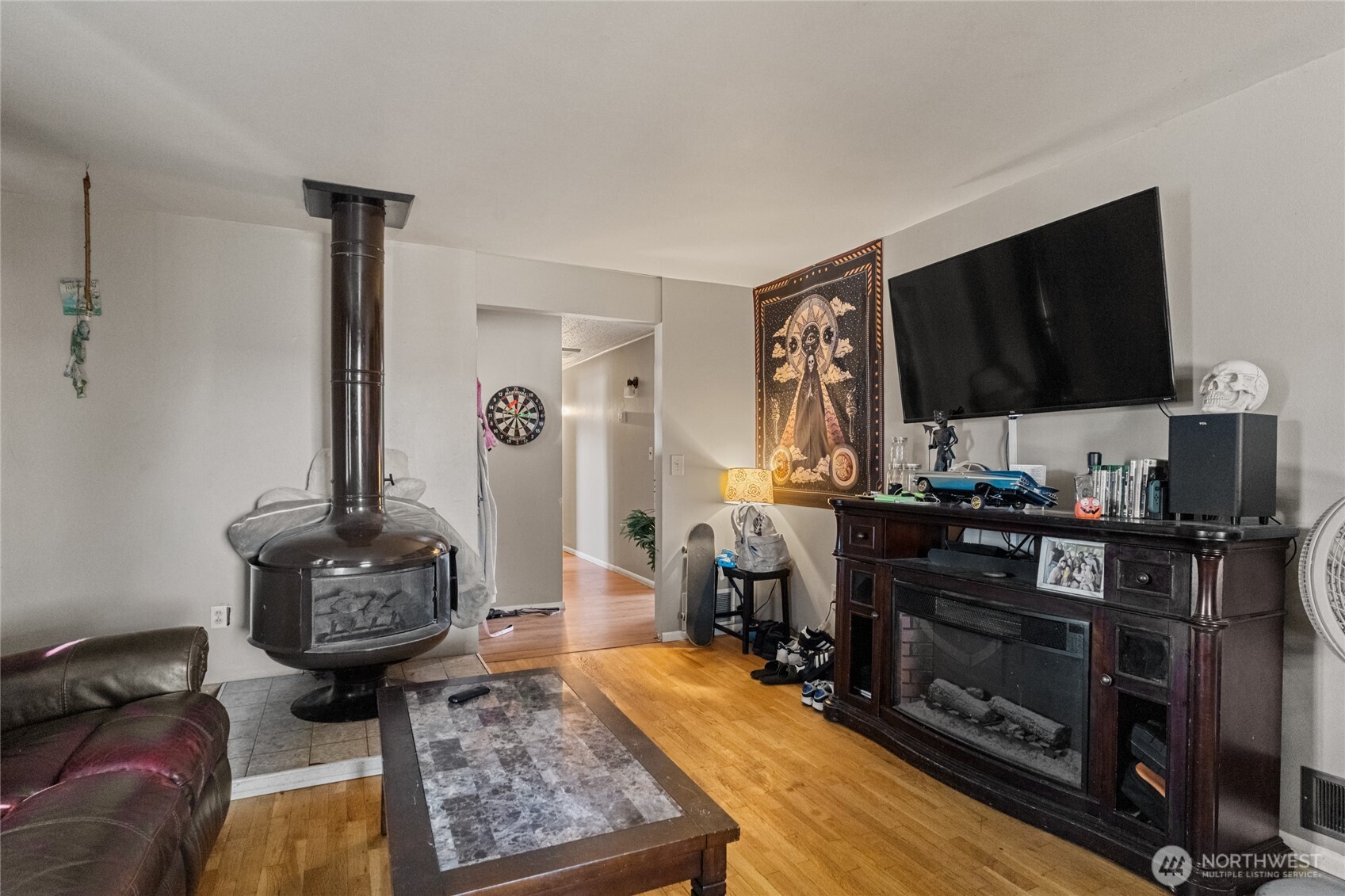 218 3rd Avenue Southwest Quincy, WA 98848 - Photo 7 of 20 a living room with furniture and a flat screen tv