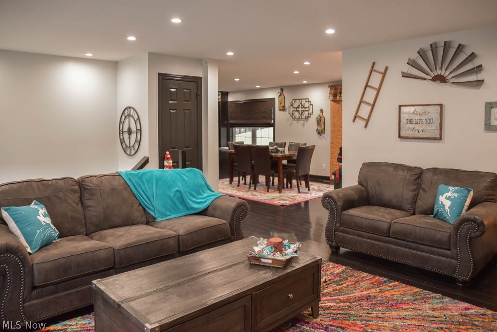 7130 Canal Road Northeast Dover, OH 44622 - Photo 3 of 30 Living room