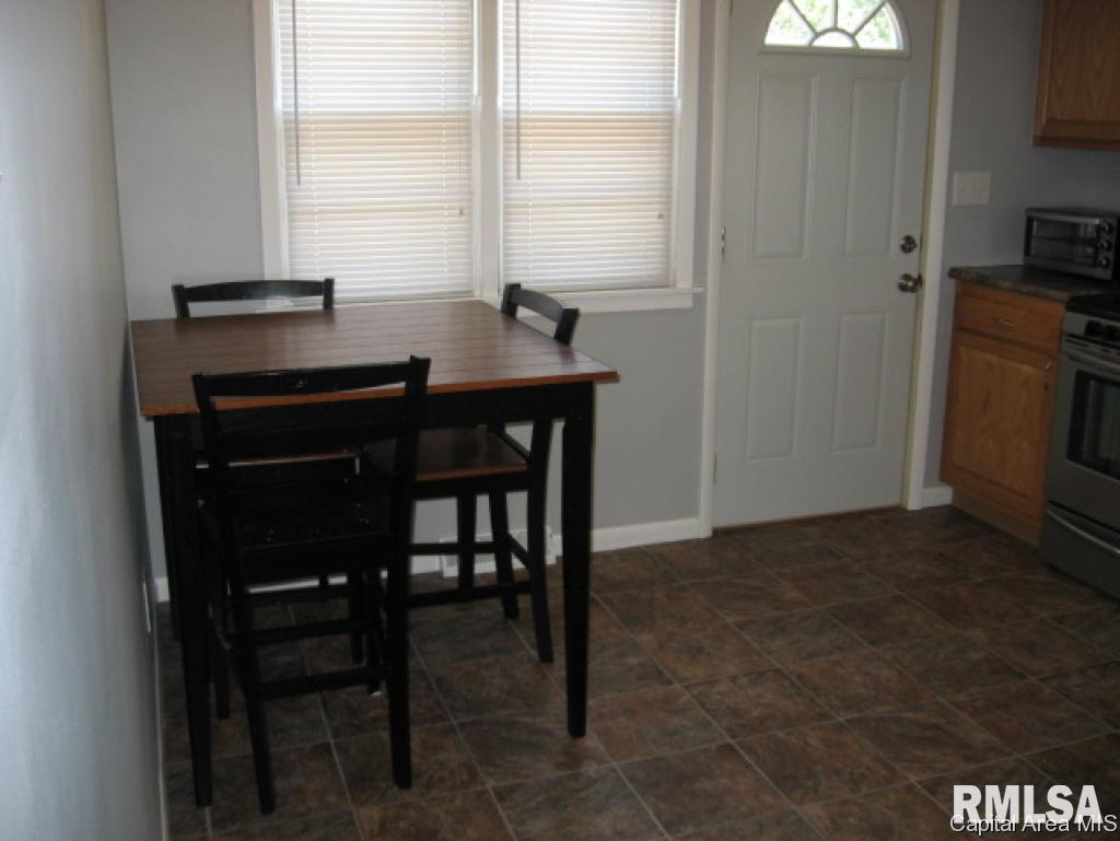 29 Midland Court Springfield, IL 62702 - Photo 8 of 36