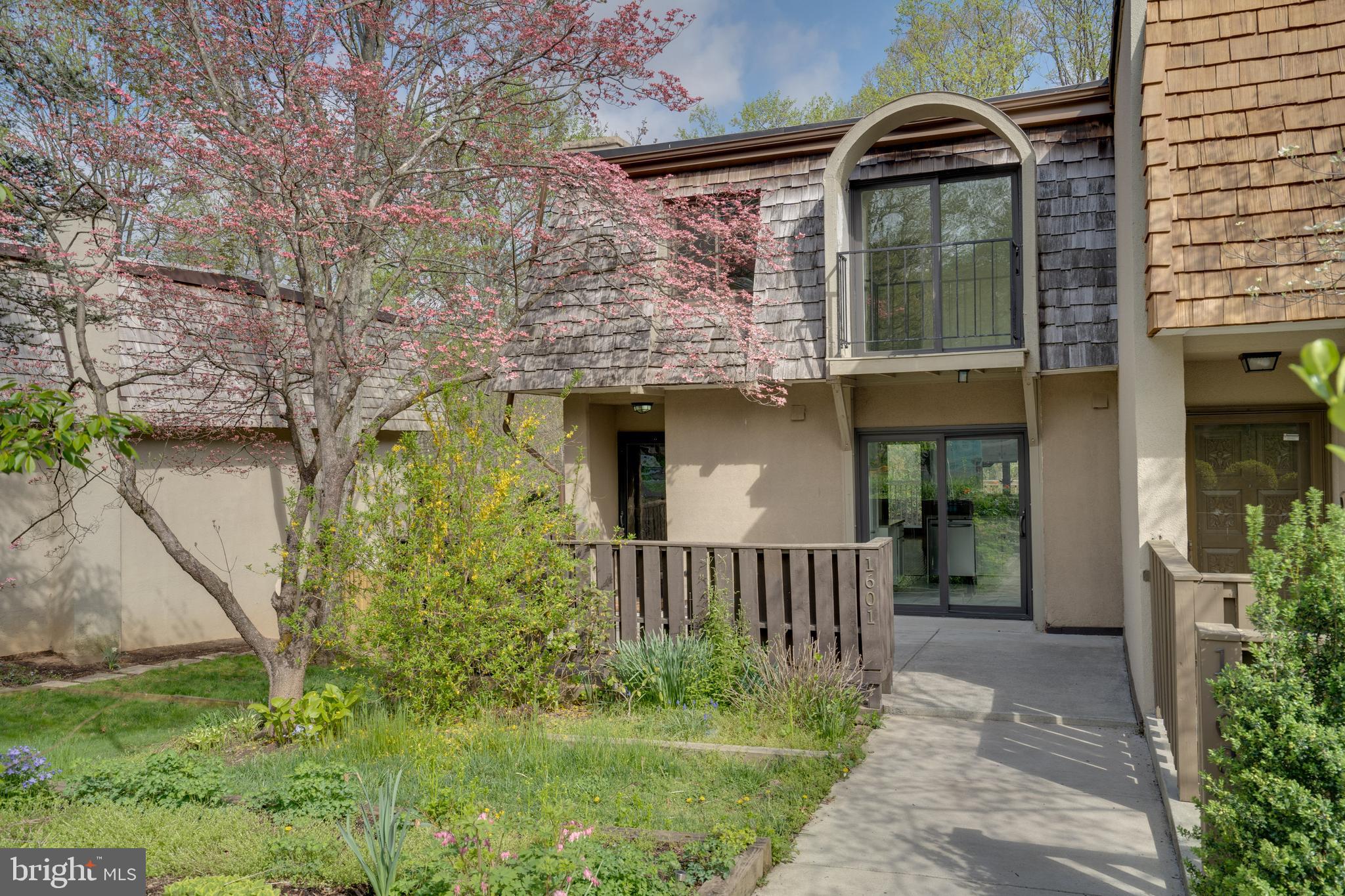 1601 Valencia Way Reston, VA 20190 - Photo 1 of 55 Welcome home!