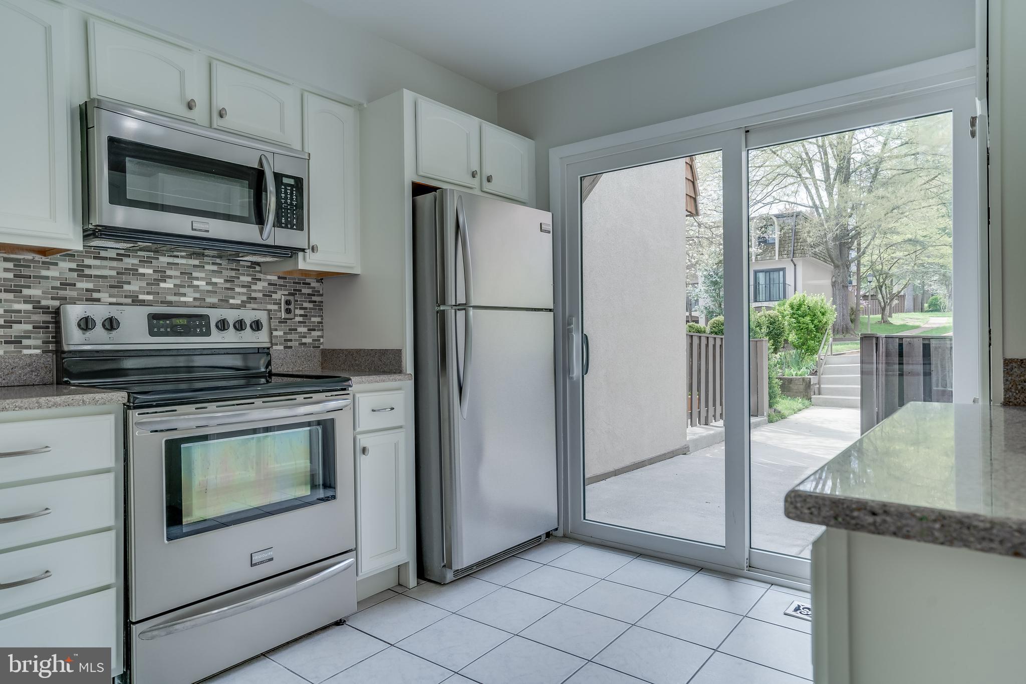 1601 Valencia Way Reston, VA 20190 - Photo 2 of 55 Updated kitchen!