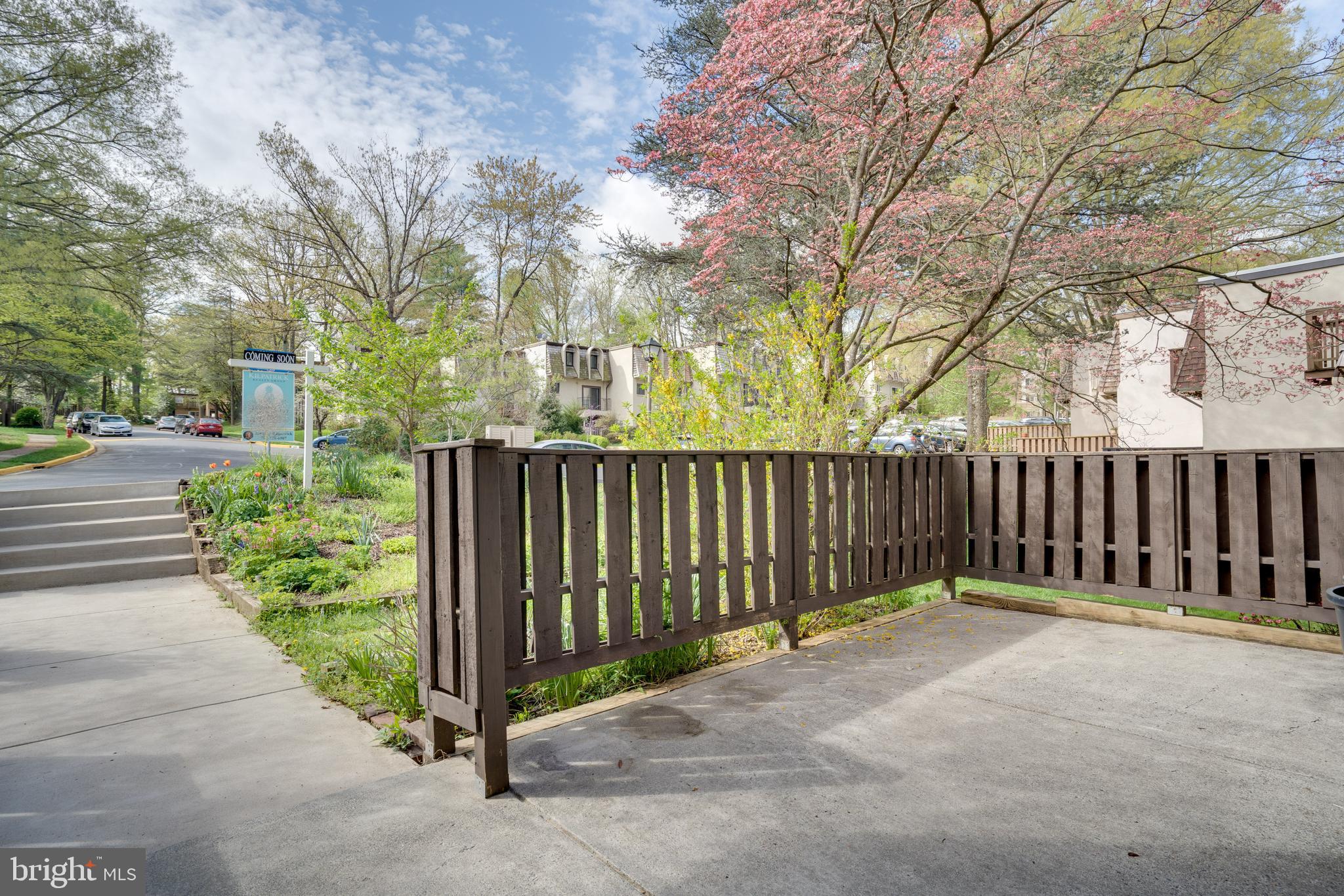 1601 Valencia Way Reston, VA 20190 - Photo 23 of 55 Front patio