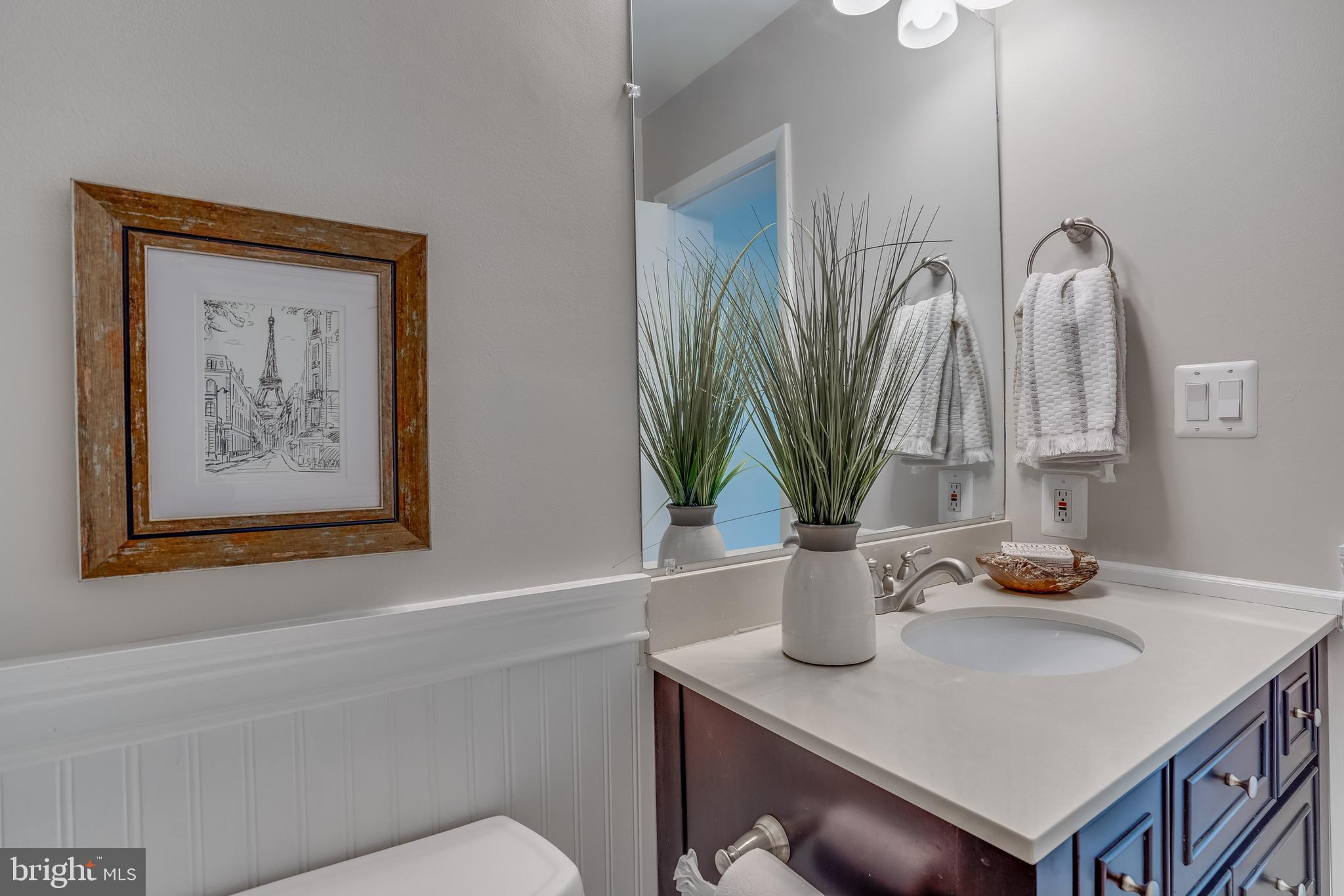 1601 Valencia Way Reston, VA 20190 - Photo 29 of 55 Primary bath