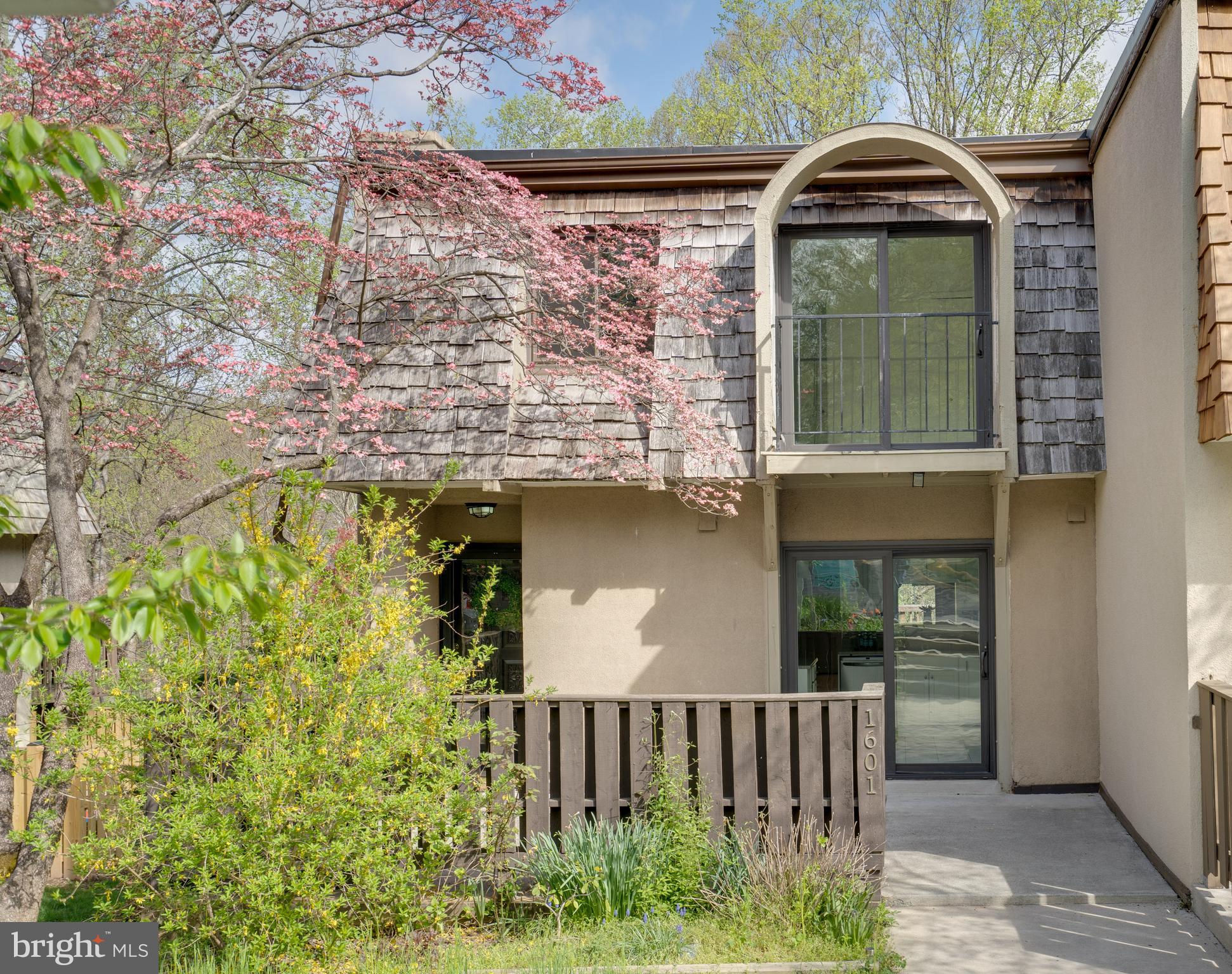 1601 Valencia Way Reston, VA 20190 - Photo 6 of 55