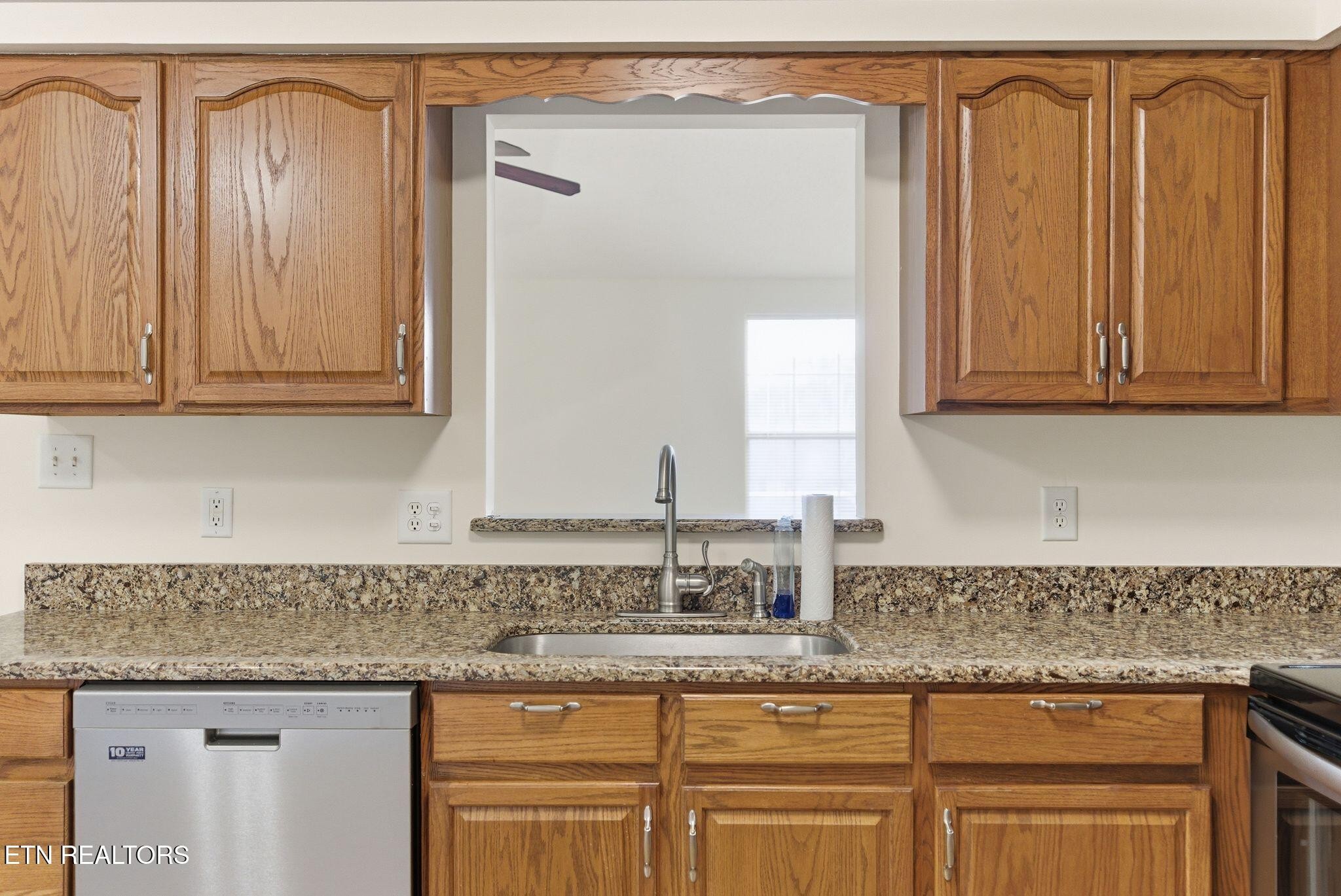 355 Hawthorne Oaks Way Powell, TN 37849 - Photo 11 of 31 a kitchen with granite countertop a sink and cabinets