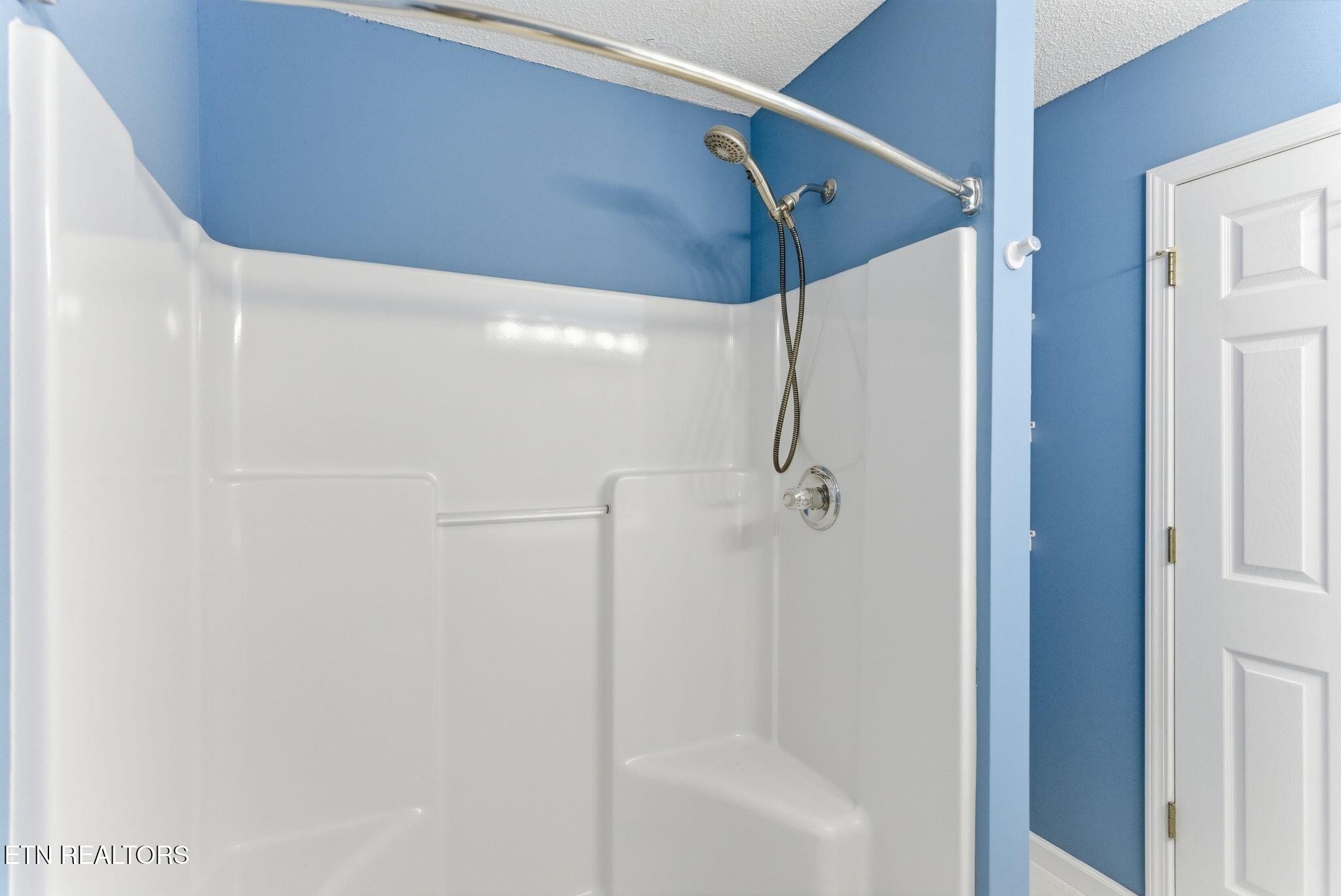 355 Hawthorne Oaks Way Powell, TN 37849 - Photo 19 of 31 a bathroom with a shower