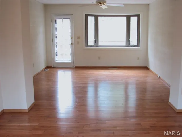 $2,100 | 964 Claygate Court, Manchester, MO 63021