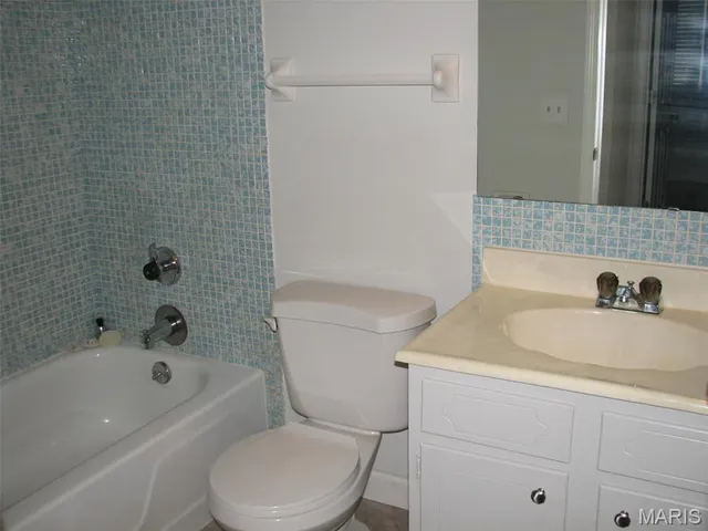 $2,100 | 964 Claygate Court, Manchester, MO 63021