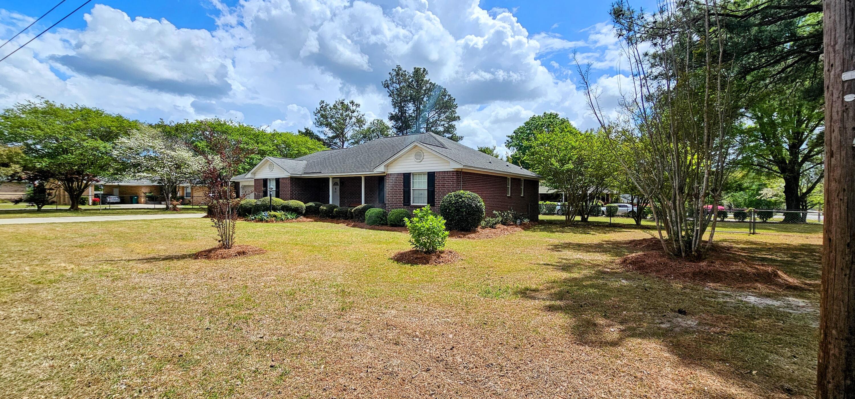 416 Briarcliff Street Manning, SC 29102 - Photo 2 of 50