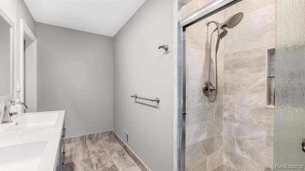 3693 Old Creek Road Rochester Hills, MI 48307 - Photo 18 of 30