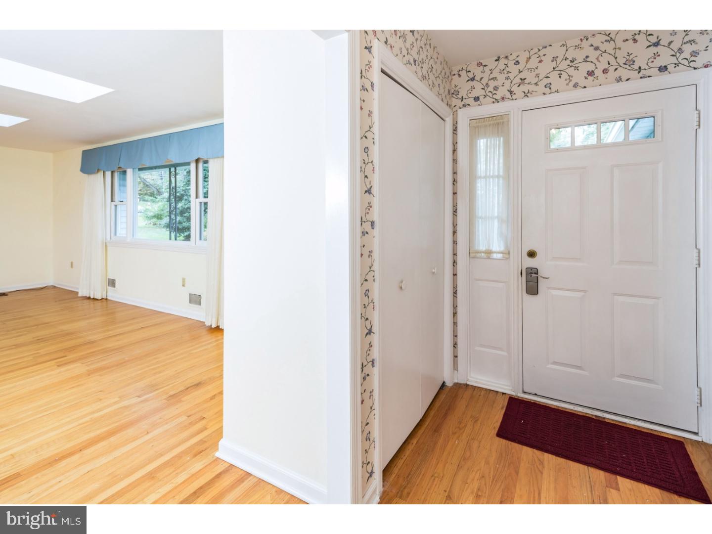 29 Upper Ferry Road Ewing, NJ 08628 - Photo 3 of 25