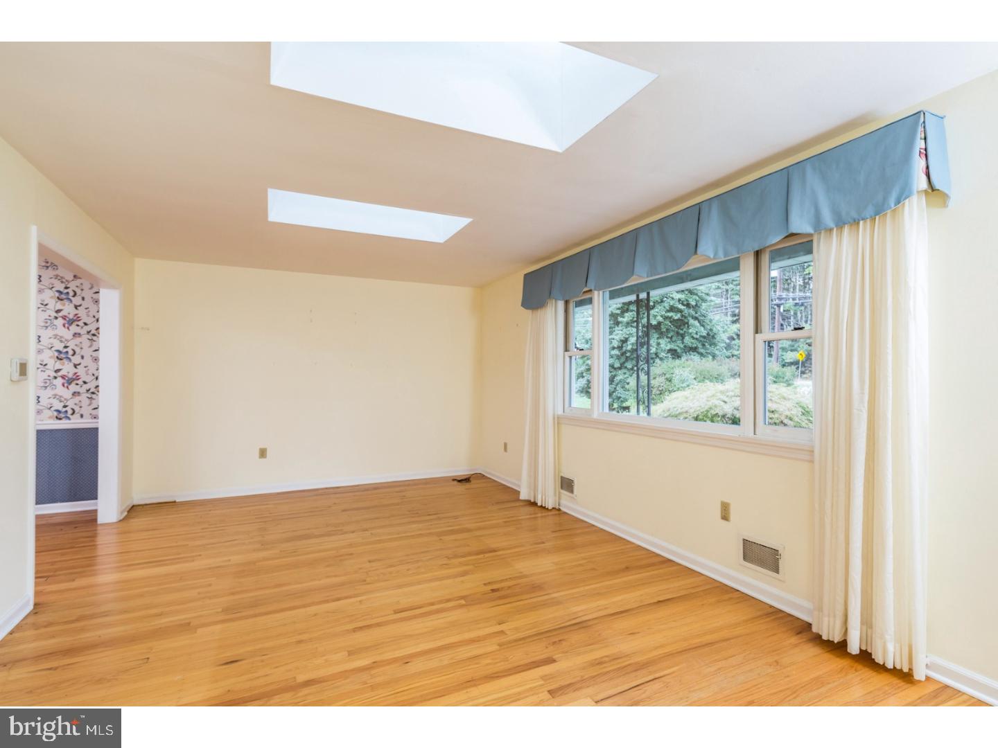 29 Upper Ferry Road Ewing, NJ 08628 - Photo 4 of 25