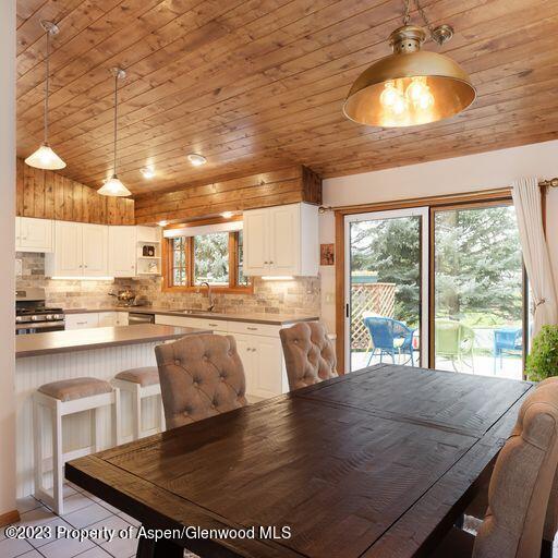 515 Park Circle Basalt, CO 81621 - Photo 10 of 25 a dining room with a table and chairs