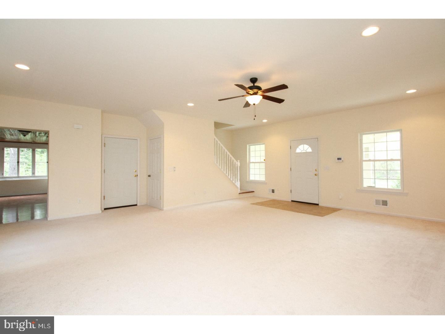 330 Raritan Avenue Atco, NJ 08004 - Photo 3 of 25 Living Room