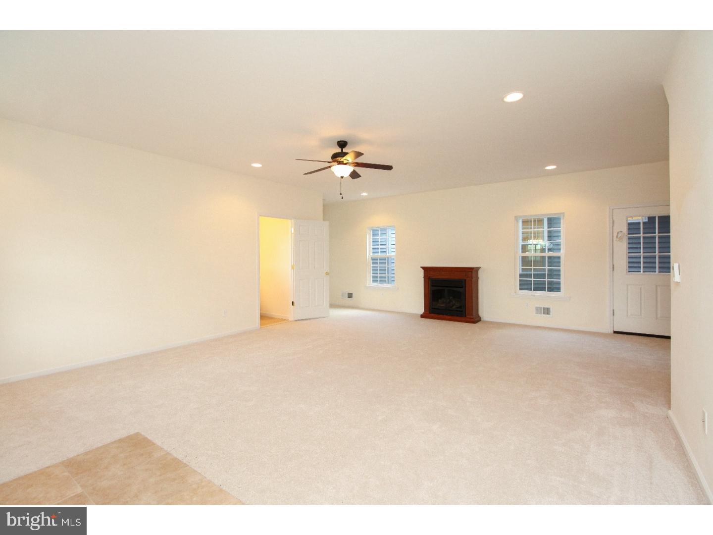 330 Raritan Avenue Atco, NJ 08004 - Photo 4 of 25 Living Room