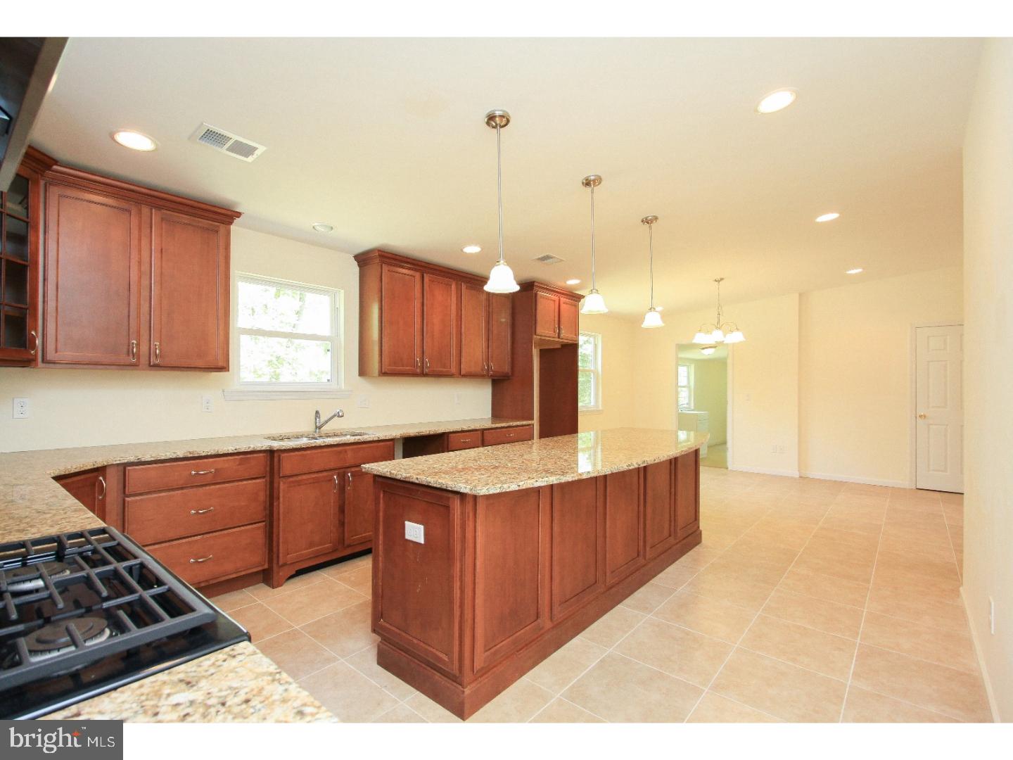 330 Raritan Avenue Atco, NJ 08004 - Photo 6 of 25 Kitchen