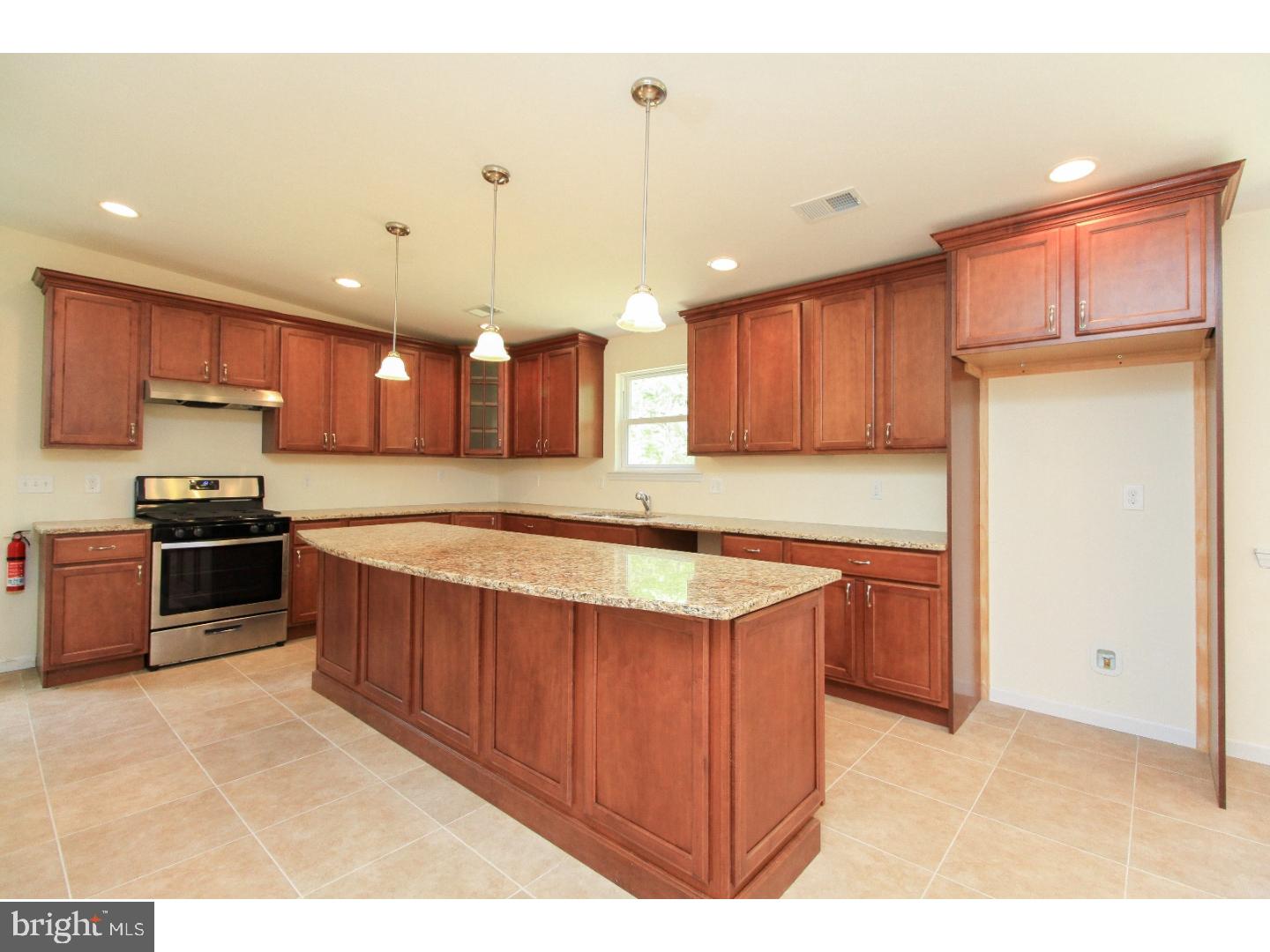 330 Raritan Avenue Atco, NJ 08004 - Photo 7 of 25 Kitchen
