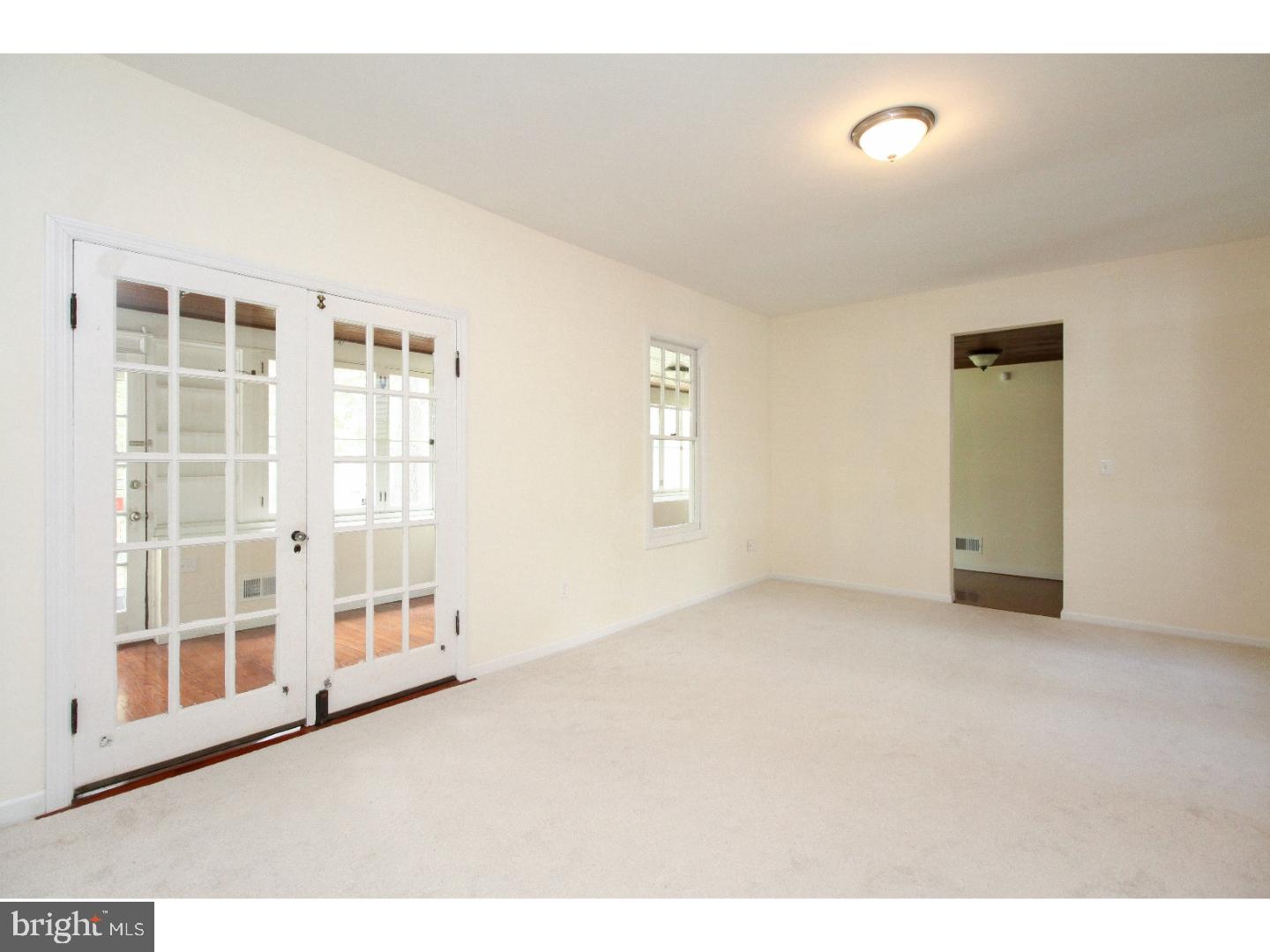 330 Raritan Avenue Atco, NJ 08004 - Photo 8 of 25 Family Room