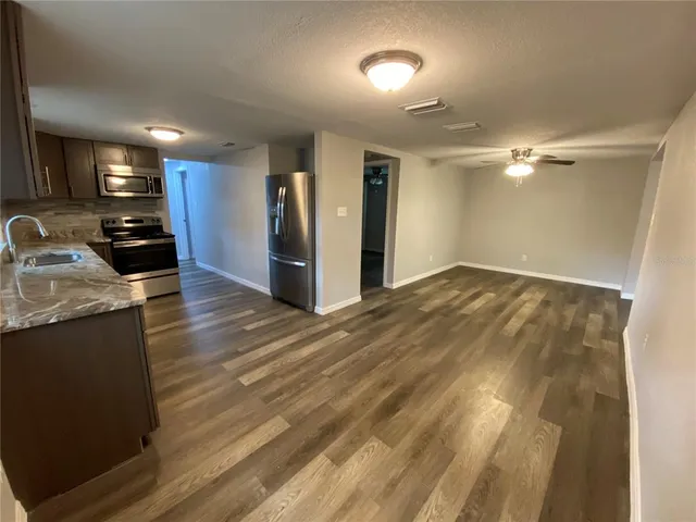 $1,875 | 4609 5th Street, Zephyrhills, FL 33542